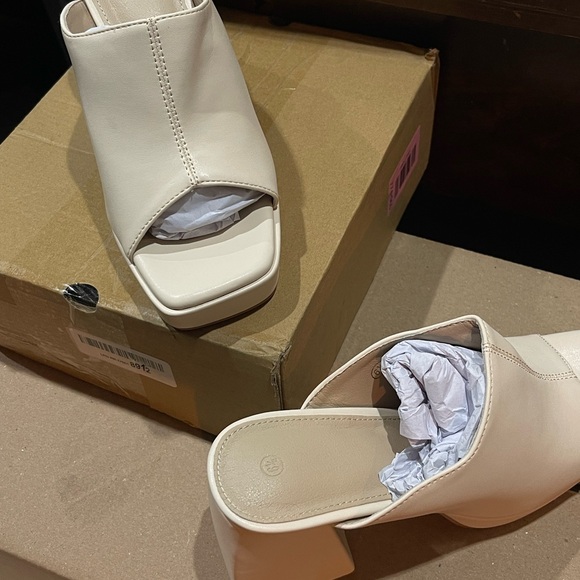 Chic Cream Women's Platform Mules - Picture 5 of 5